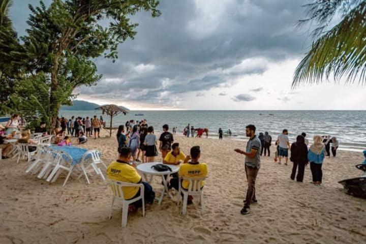 Sri Sayang Pearl View Lägenhet Batu Feringgi Exteriör bild