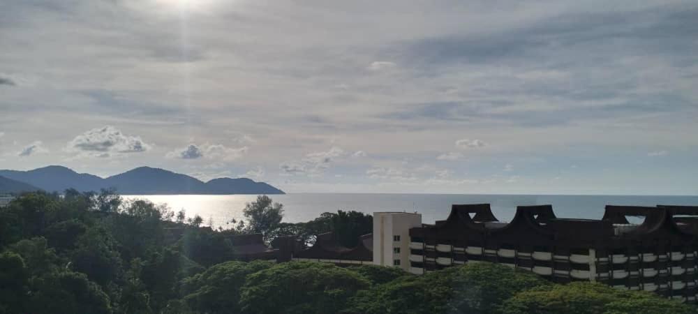 Sri Sayang Pearl View Lägenhet Batu Feringgi Rum bild