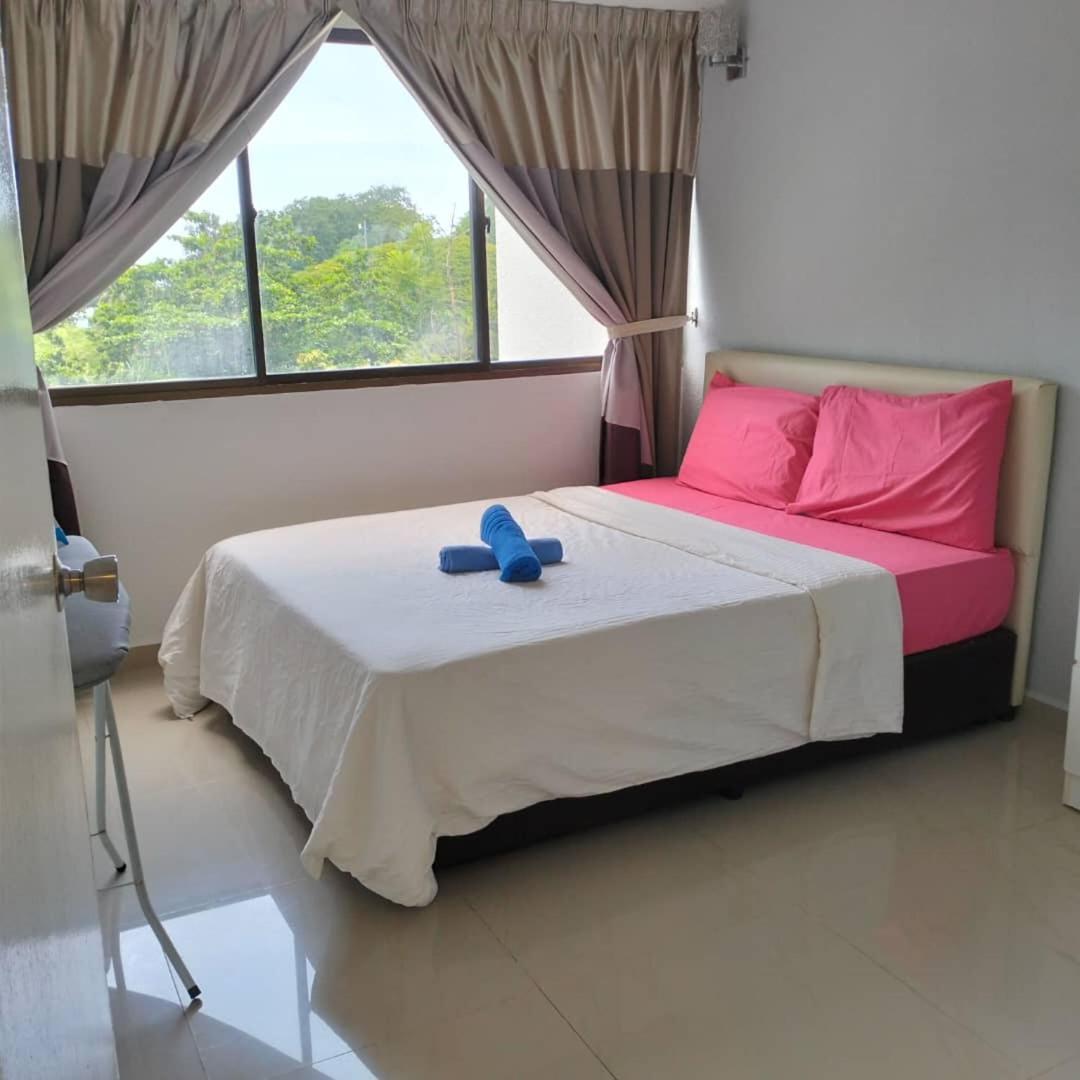 Sri Sayang Pearl View Lägenhet Batu Feringgi Rum bild