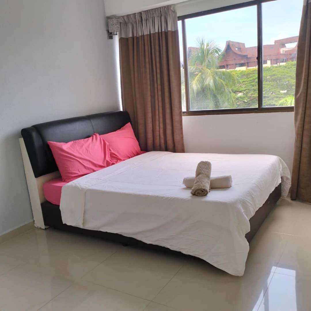 Sri Sayang Pearl View Lägenhet Batu Feringgi Rum bild