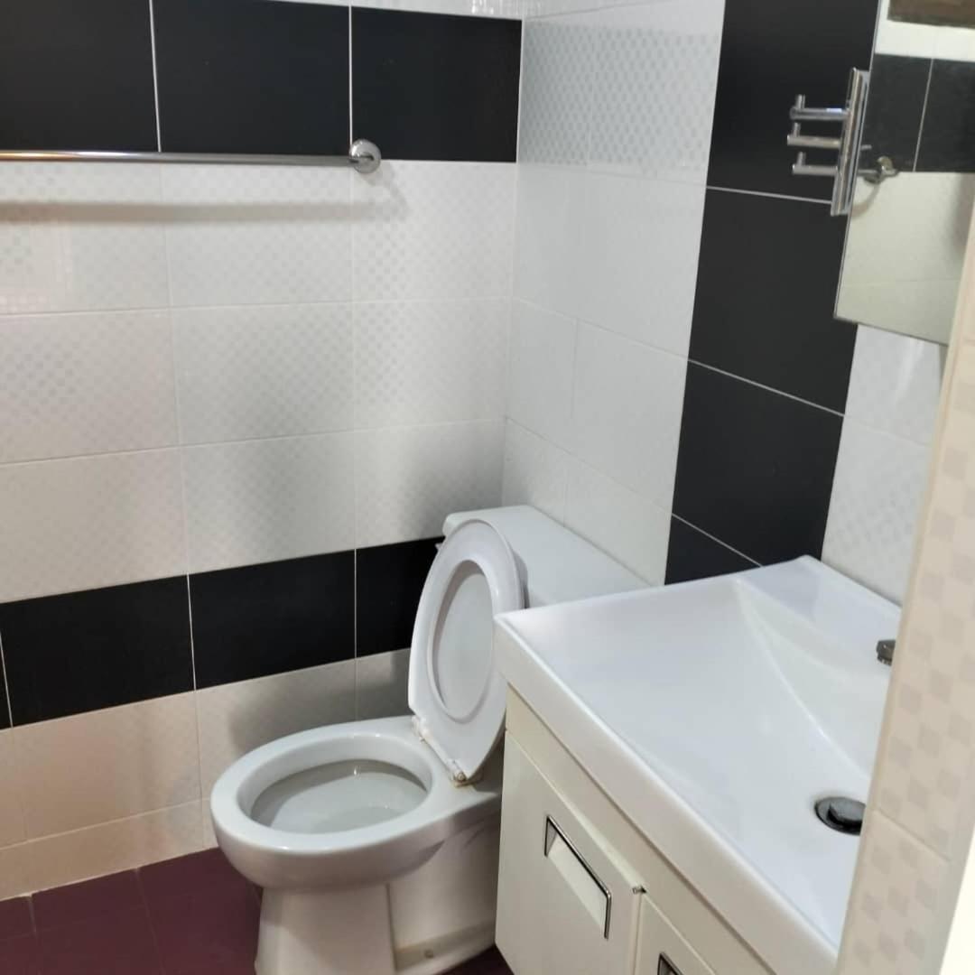 Sri Sayang Pearl View Lägenhet Batu Feringgi Exteriör bild