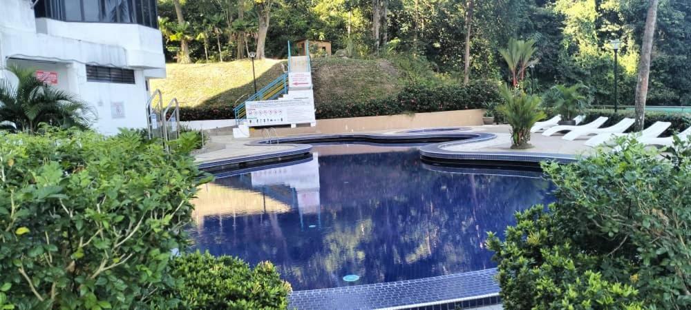 Sri Sayang Pearl View Lägenhet Batu Feringgi Rum bild