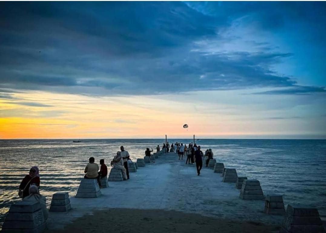 Sri Sayang Pearl View Lägenhet Batu Feringgi Rum bild